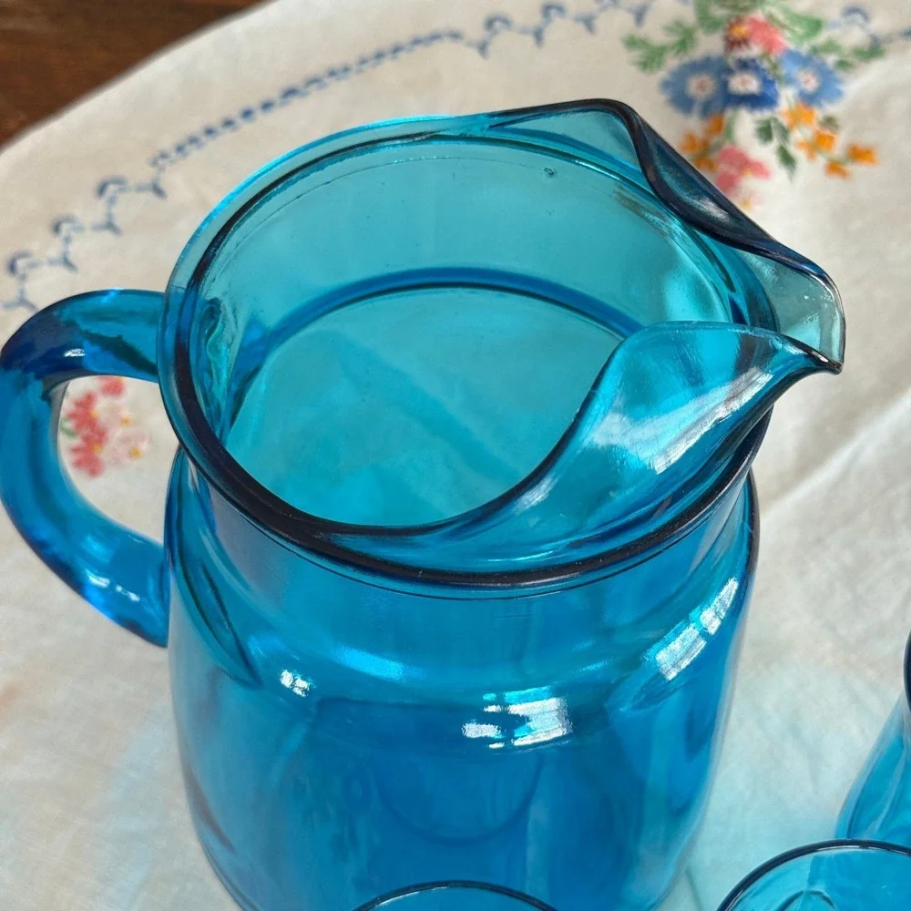 The Unbranded Brand vintage aqua